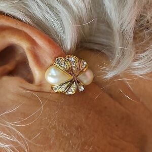 💕ST. JOHN💕 Clip On Earrings ~ Gold Imitatation Pearl with Crystals NWOT